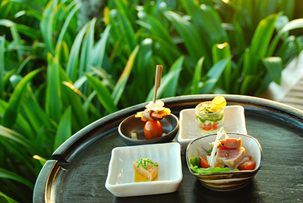 italian-indonesian-canapes-at-the-bar (1) S