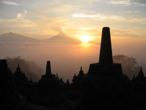 BorobudurSunRise1