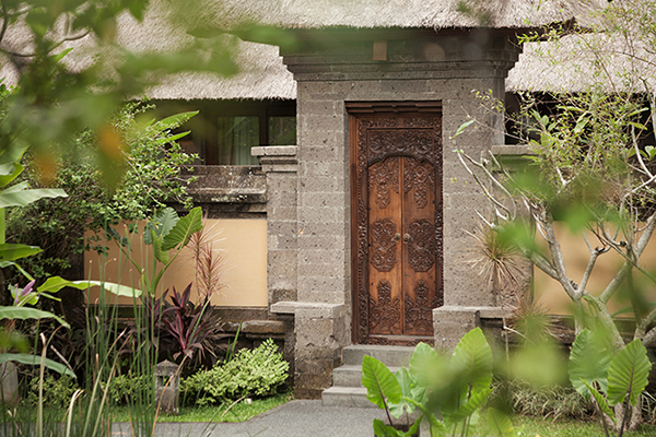 AEntrance Villa, far shot, front view 600