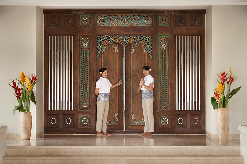 Lobby Entrance 800