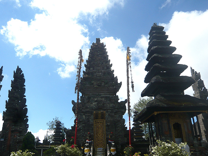 P1190921 BATUR TEMPLE 2 700