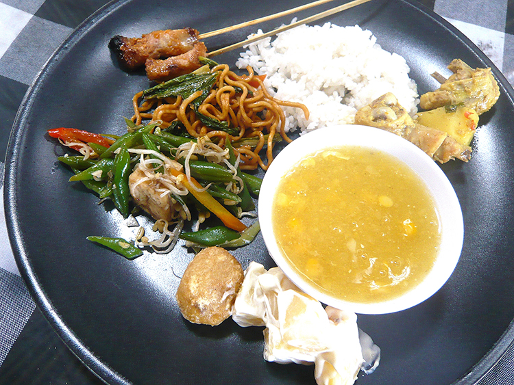 P1200206 LUNCH PICASA 750