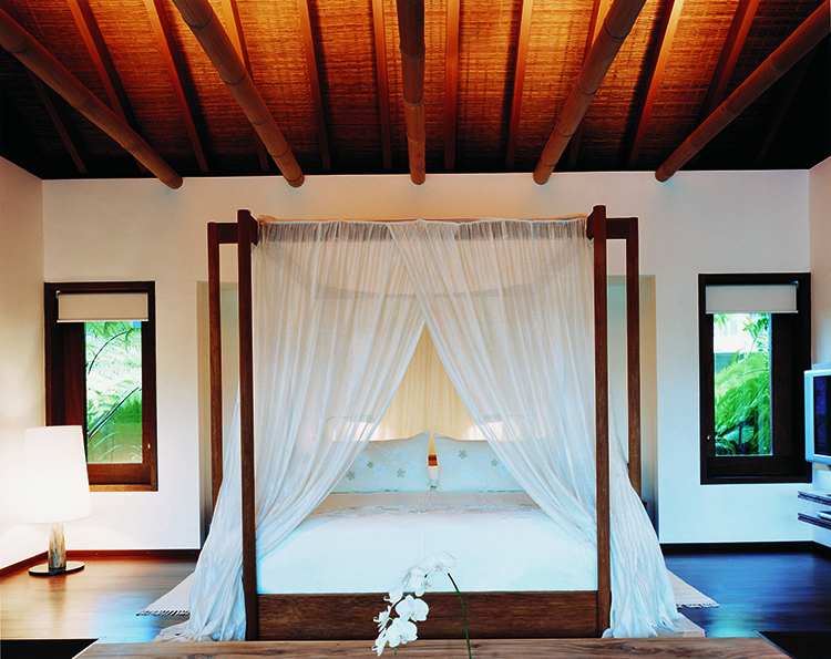 44182813-h1-1br_retreat_villa_bedroom-750