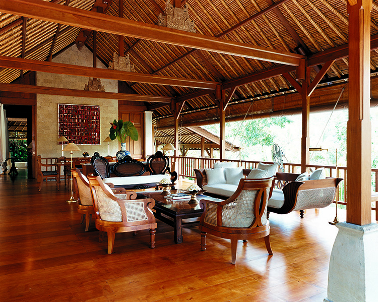 44183871-h1-bayugita_living_area-750