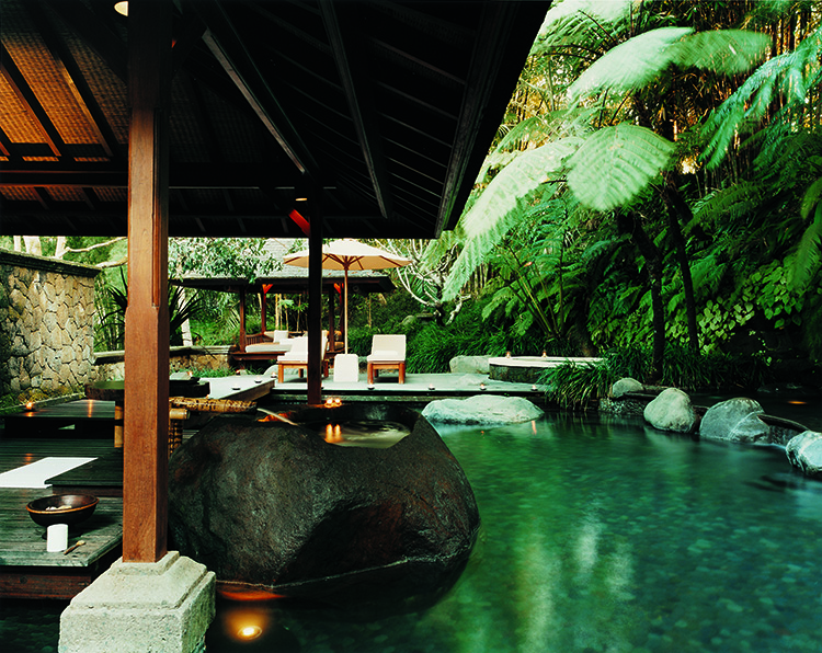 44183982-h1-tirta_ening_bathroom-750