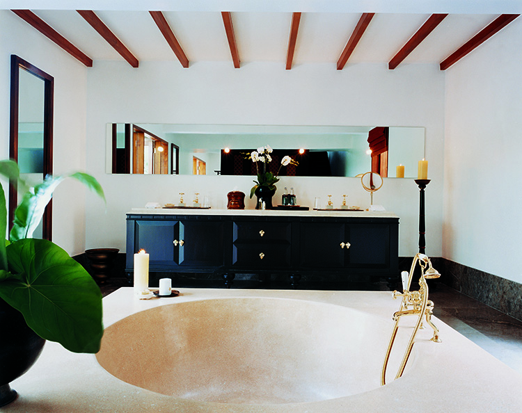 44184058-h1-uma_bona_como_suite_bathroom-750