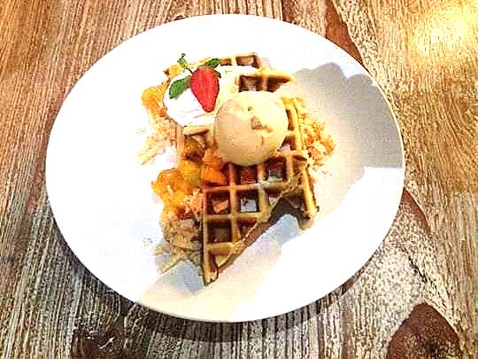 manggo-waffle-with-manggo-compote-and-manggo-ice-cream-picasa