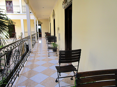img_2472-cut-picasa-375