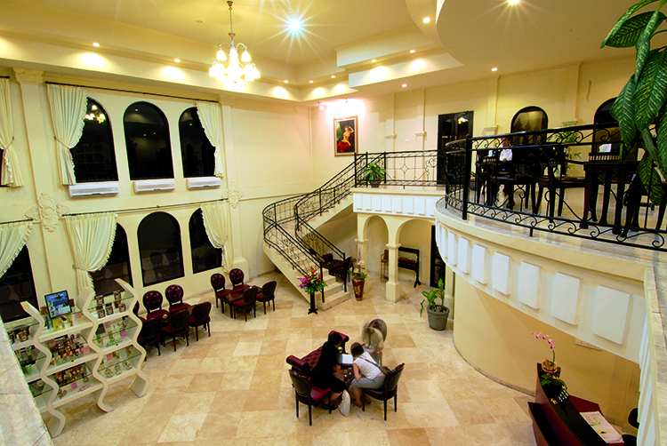 tiara-lobby