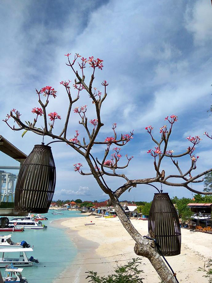 レンボンガン島船着き場の景色