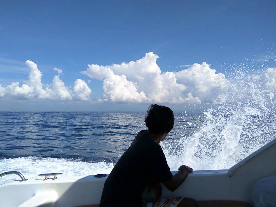 レンボンガン島へのスピードボート