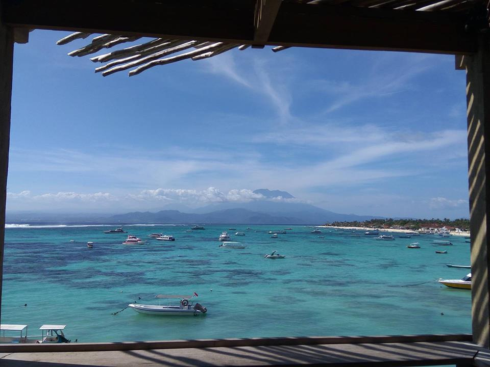 レンボンガン島ザ・デックカフェからの眺め