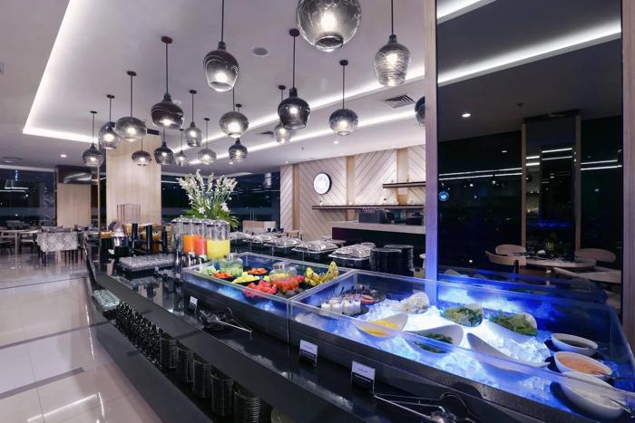 ヌードルズ ナウ レストラン