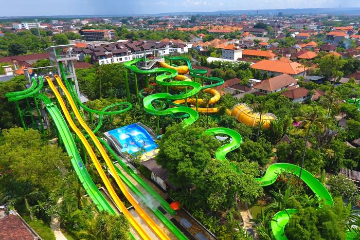 クタのど真ん中にある子供から大人まで楽しめるプール施設 !