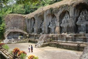 古えの時空間にタイムトリップ グヌンカウィ観光
