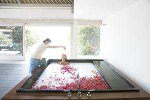 花とミルクに包まれて…幸せな一時。五感の全ての感覚を魅了すること、がコンセプト。